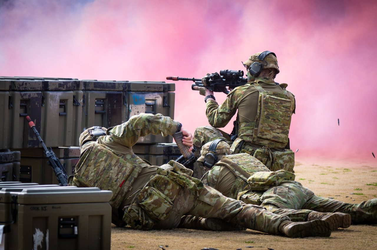 国产精品 trainee officers perform a simulated ground-based infantry attack on the Academy鈥檚 parade ground during this year鈥檚 Open Day on 20 August 2022.